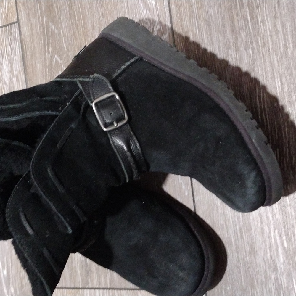 UGG womens black shearling ankle boots. Size 1